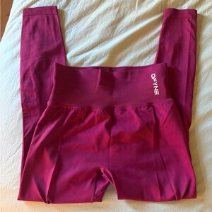 DFYNE Dynamic High-Waist Leggings — Berry, Medium